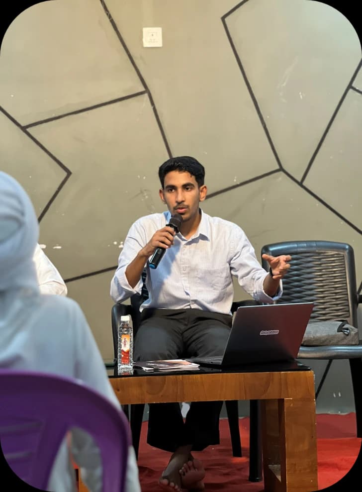 Academic presentation and guest lecture in DNAC conference hall